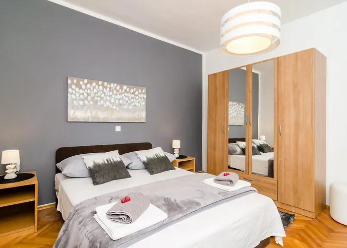 Eulalija- One-bedroom With Terrace And Sea View Lejlighed