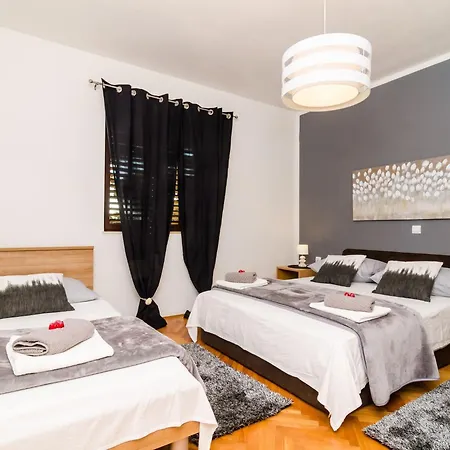 Eulalija- One-bedroom With Terrace And Sea View Apartment