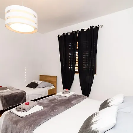 アパート Eulalija- One-bedroom With Terrace And Sea View