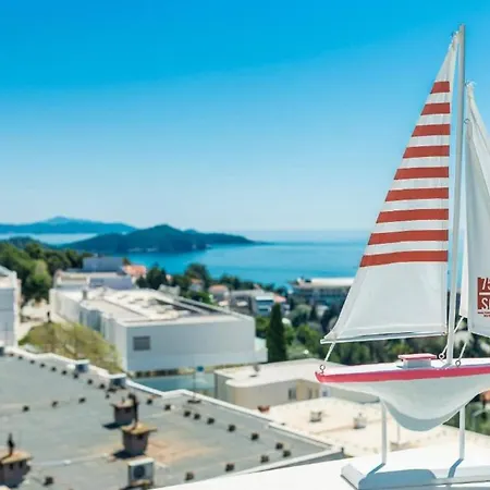 Eulalija- One-bedroom With Terrace And Sea View アパート *