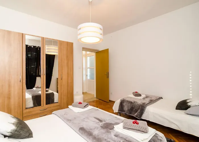 Eulalija- One-bedroom With Terrace And Sea View *