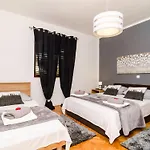 Eulalija- One-bedroom With Terrace And Sea View 아파트