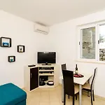 Eulalija- One-bedroom With Terrace And Sea View 아파트 *